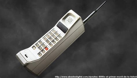 Telefono móvil antigo