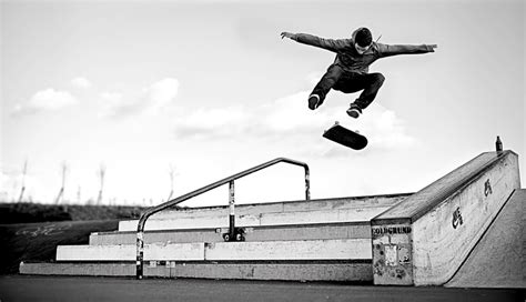 flip 5050 truco skate en un parque de skate 
		park dificil de hacer super megamegamega 
		dificil de hacer